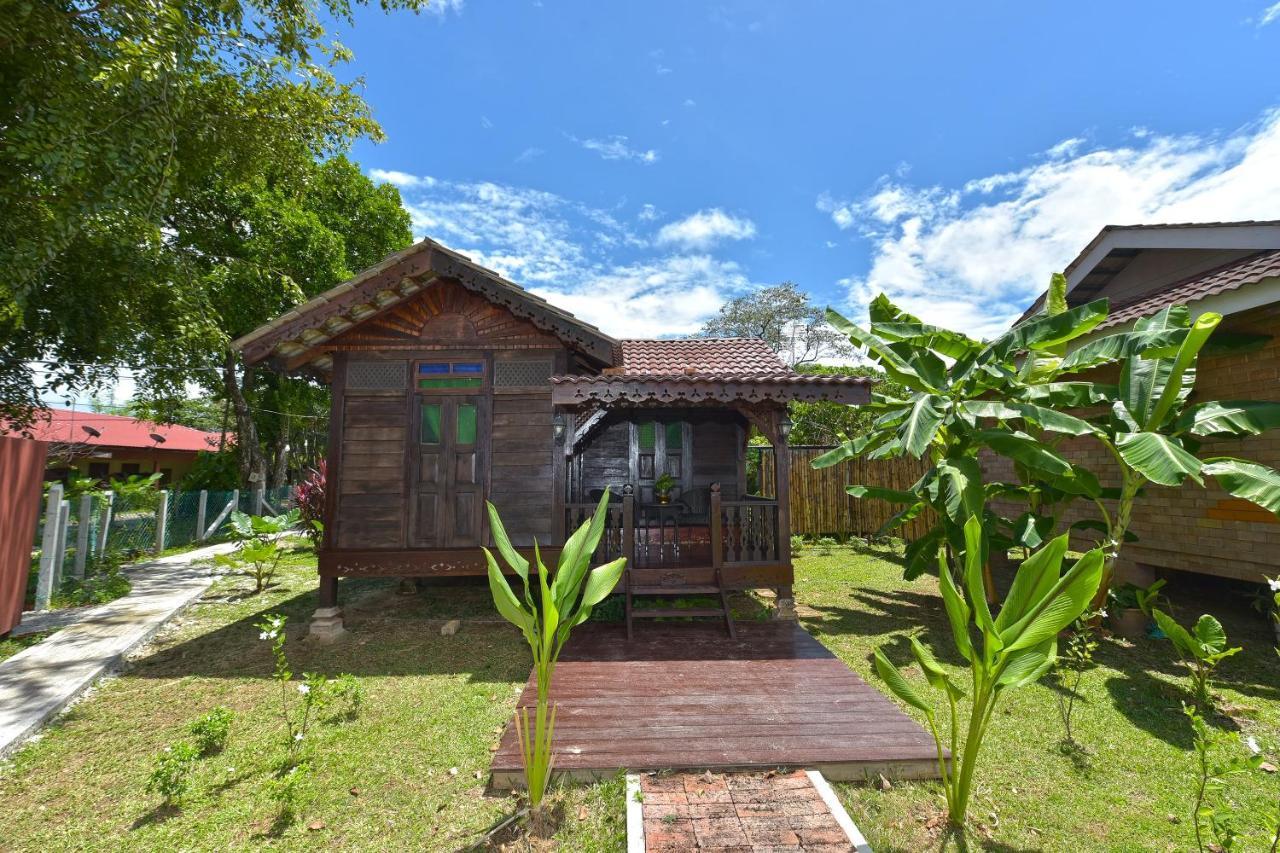 Collection O 90622 Sehijau Cenang Hotel Pantai Cenang  Buitenkant foto